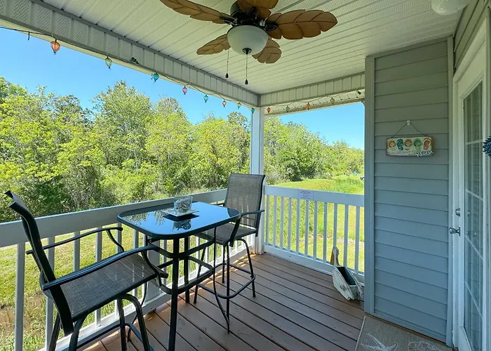 Holiday home Charming With Luxe Amenities Less Than 10 Minutes From The