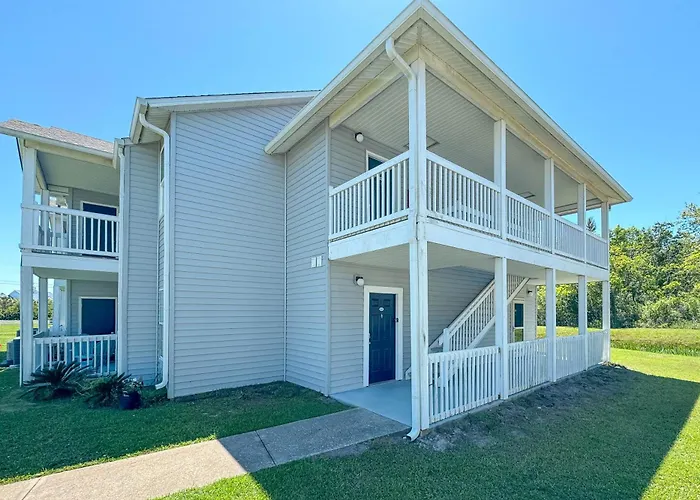 Holiday home Charming With Luxe Amenities Less Than 10 Minutes From The