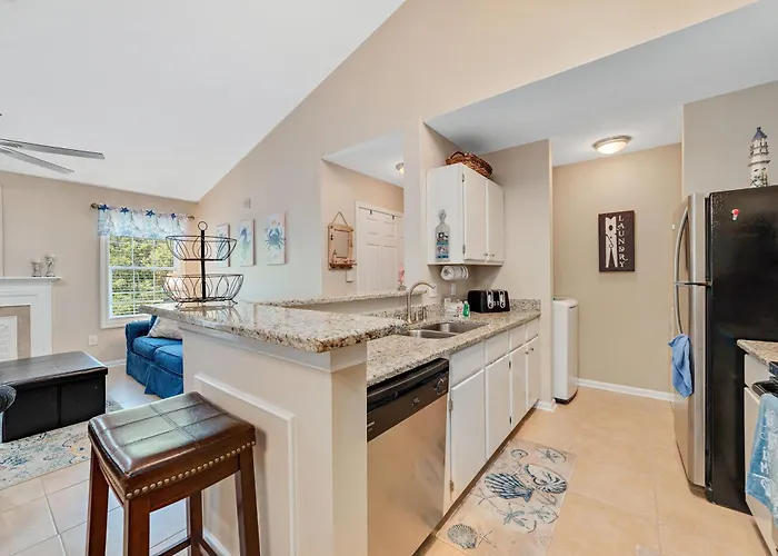 Charming With Luxe Amenities Less Than 10 Minutes From The Gulf Shores