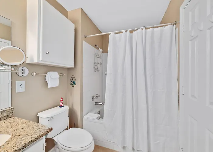 Charming With Luxe Amenities Less Than 10 Minutes From The * Gulf Shores