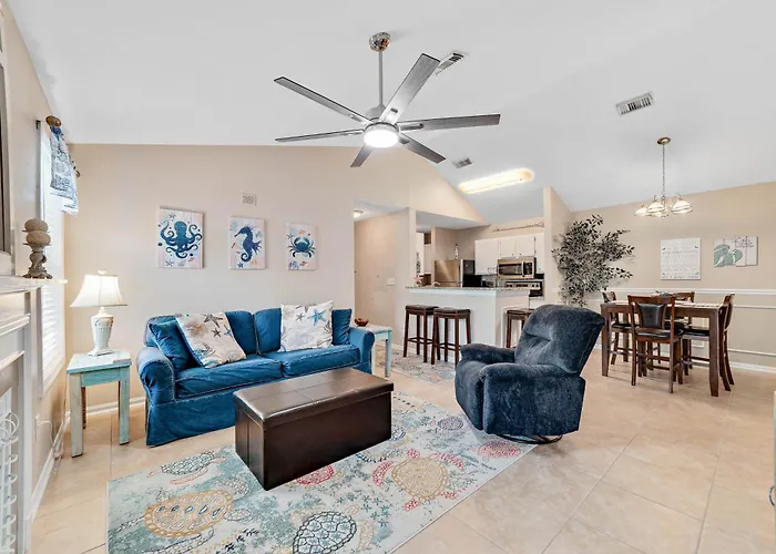 Holiday home Charming With Luxe Amenities Less Than 10 Minutes From The Gulf Shores