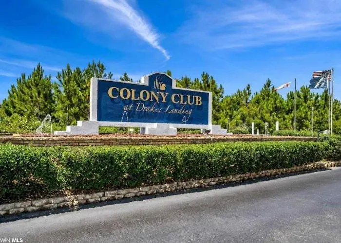 Charming With Luxe Amenities Less Than 10 Minutes From The * Gulf Shores
