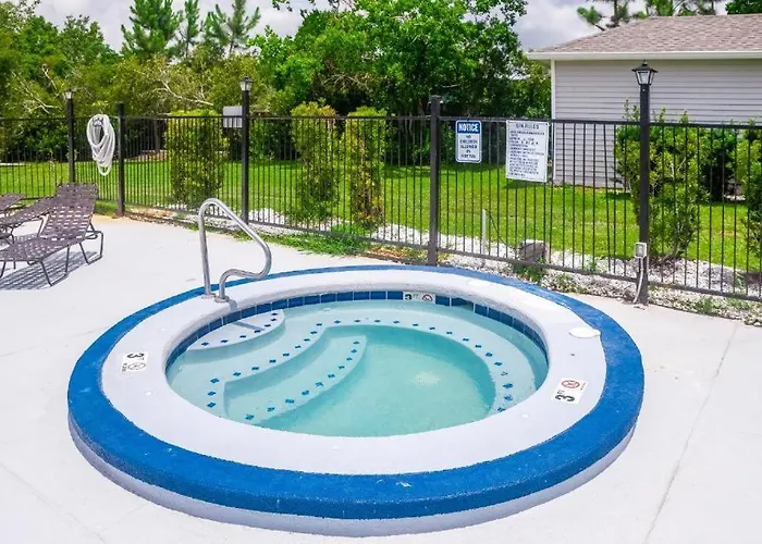 Charming With Luxe Amenities Less Than 10 Minutes From The * Gulf Shores