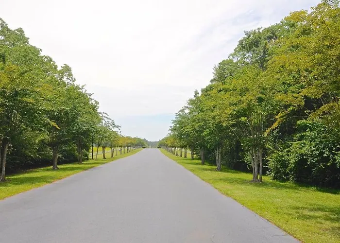 Charming With Luxe Amenities Less Than 10 Minutes From The Holiday home Gulf Shores